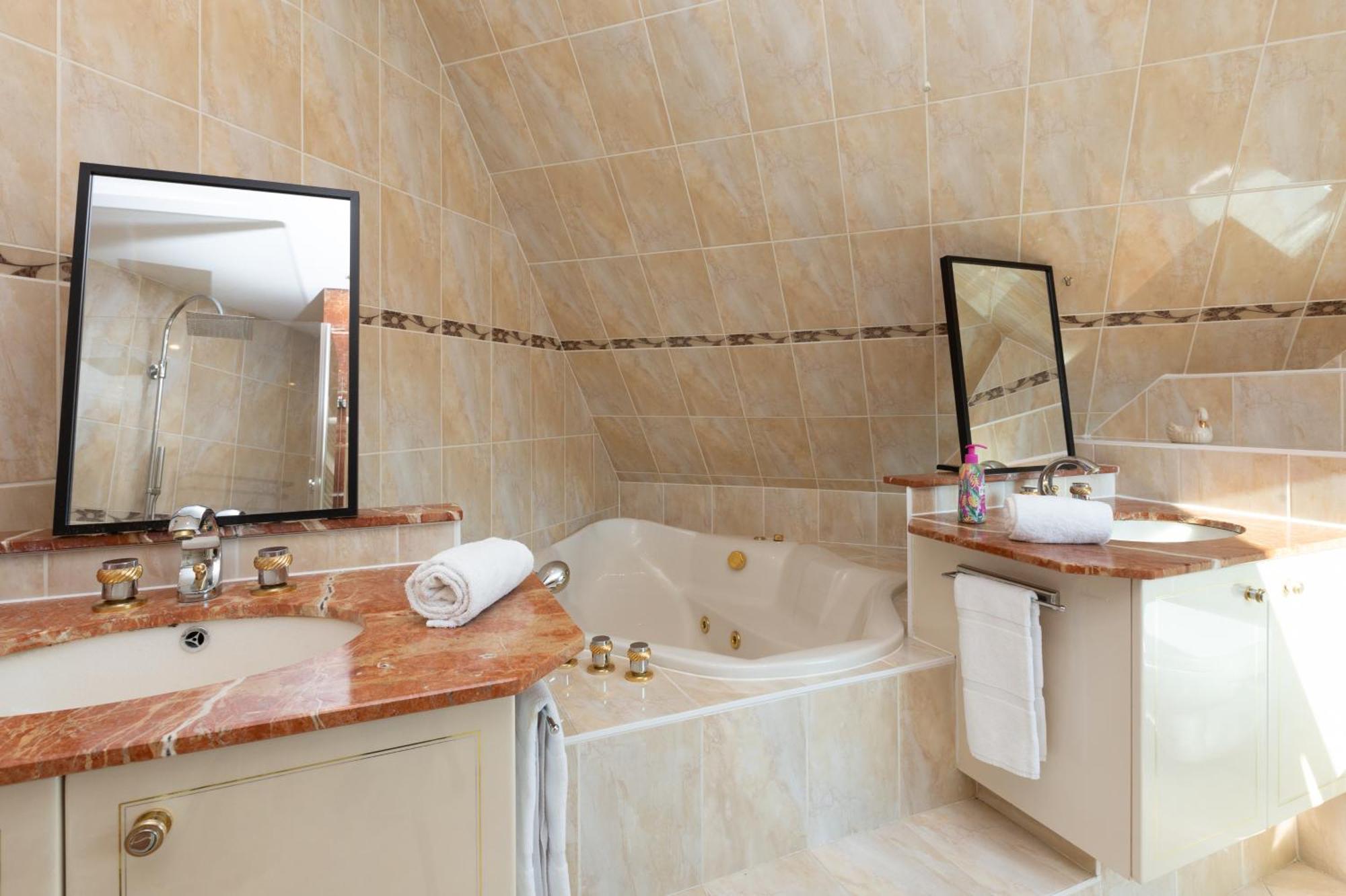 Gites Spa Strasbourg - Villa Ours - Spa Prive, Sauna, Borne D'Arcade, Babyfoot Ittenheim Exterior photo